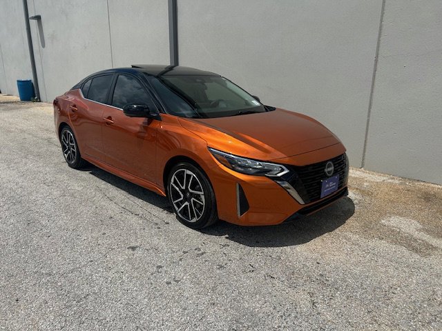 Used 2025 Nissan Sentra SR w/ SR Premium Package FWD image 4