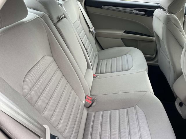 Certified 2018 Ford Fusion SE FWD image 33