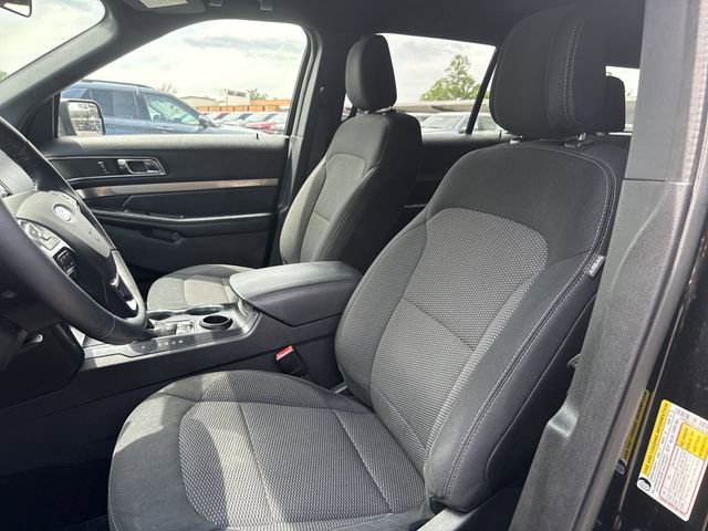 Certified 2018 Ford Explorer XLT FWD image 11