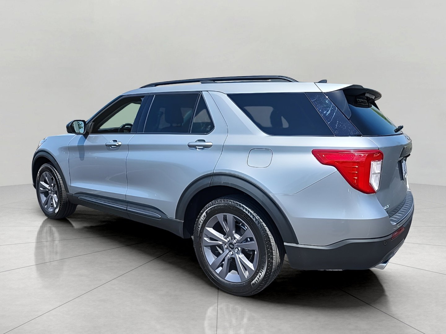 Certified 2023 Ford Explorer XLT w/ Equipment Group 202A AWD/4WD image 6