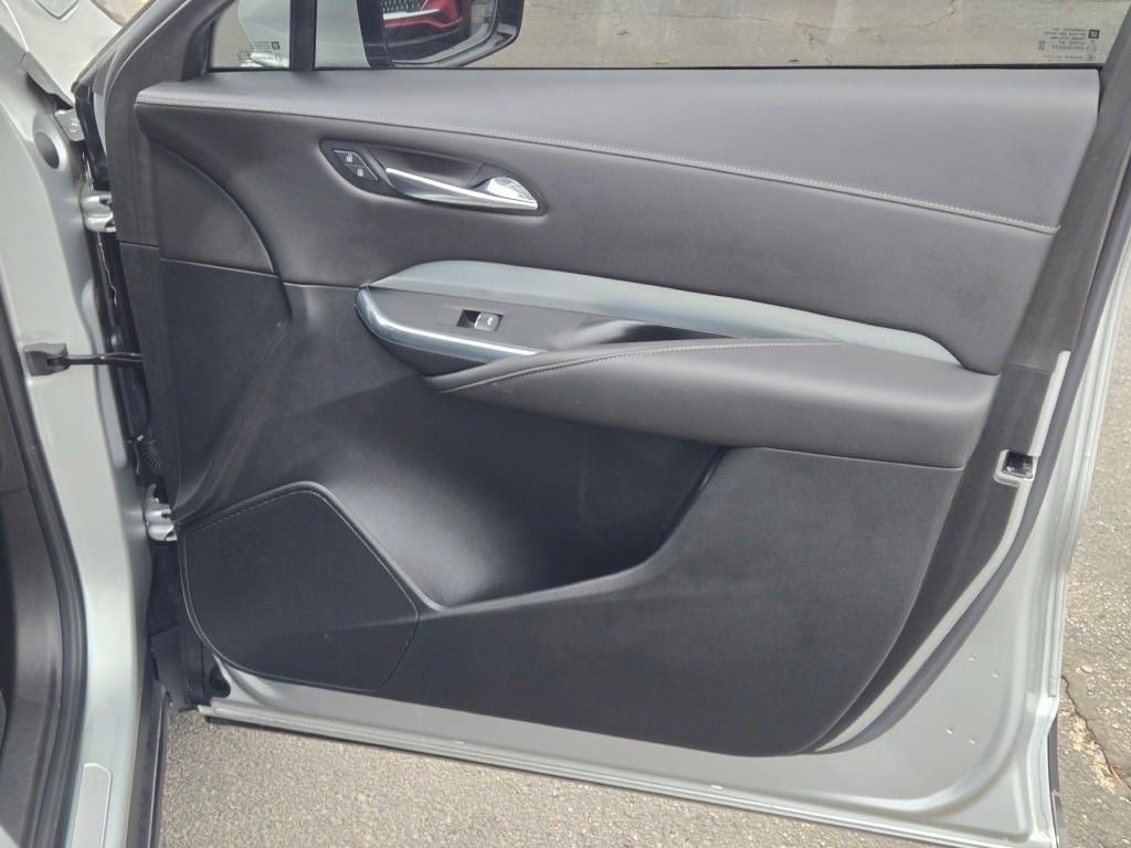 Used 2021 Cadillac XT4 Premium Luxury w/ Cold Weather Package image 8