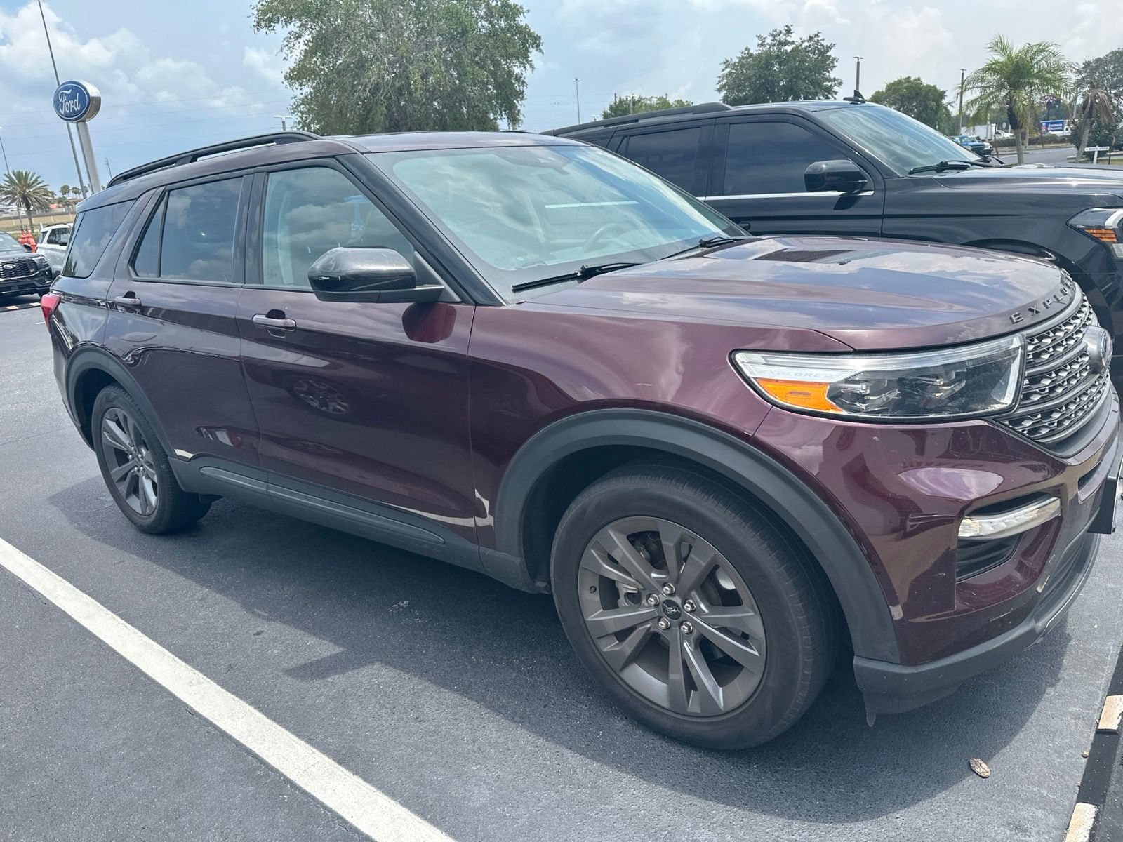 Certified 2022 Ford Explorer XLT w/ Equipment Group 202A RWD image 4