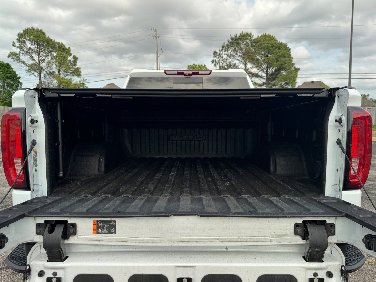 Used 2024 GMC Sierra 1500 AT4 w/ Technology Package AWD/4WD image 18