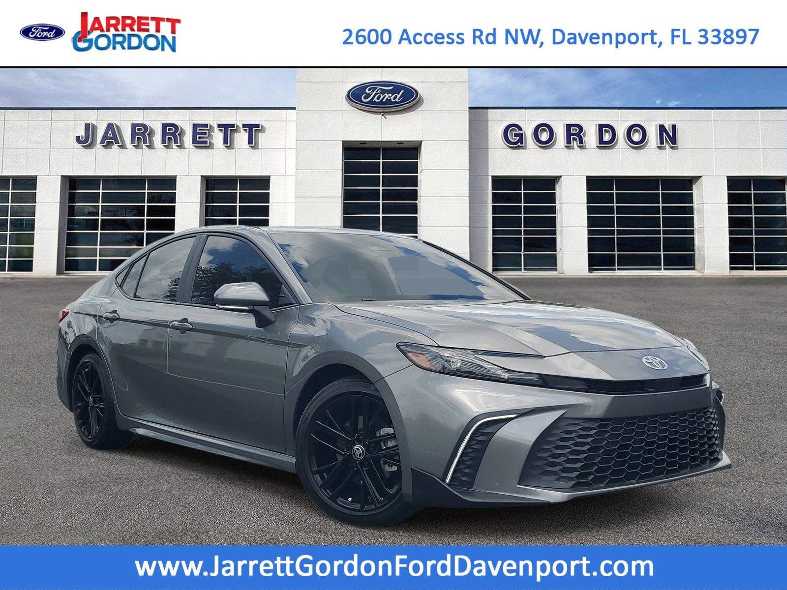 Used 2025 Toyota Camry SE FWD image 1