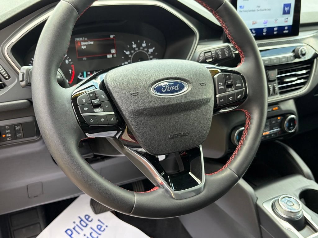 Certified 2022 Ford Escape SEL w/ SEL Stealth AWD Package image 45
