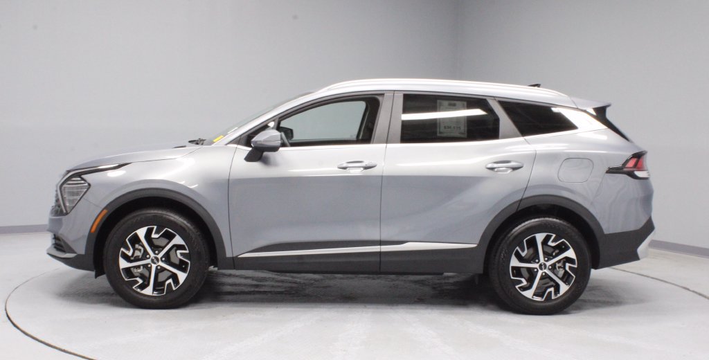 Used 2025 Kia Sportage EX AWD/4WD image 5