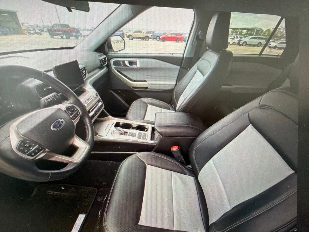 Certified 2023 Ford Explorer XLT w/ Equipment Group 202A RWD image 6