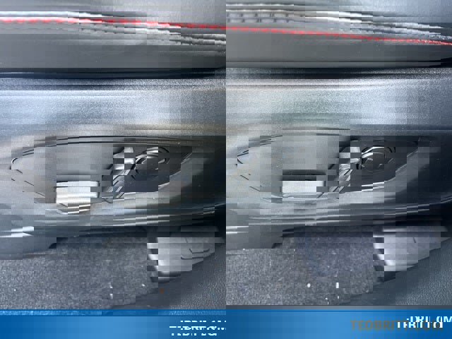 Certified 2026 Ford Explorer ST-Line w/ ST-Line Street Pack image 43