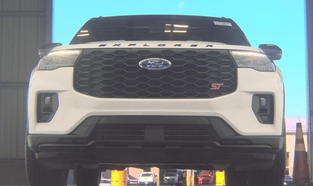 Certified 2025 Ford Explorer ST image 5