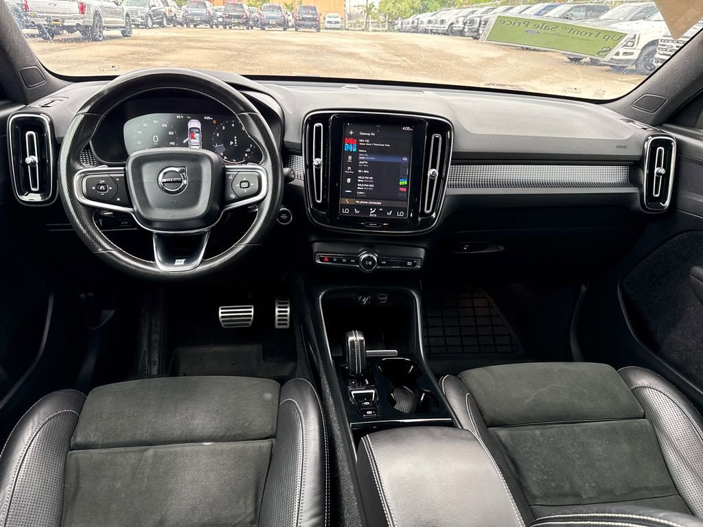 Used 2019 Volvo XC40 T5 R-Design image 8