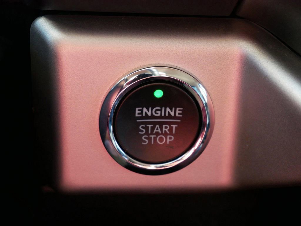 Certified 2024 Ford Expedition XLT image 22