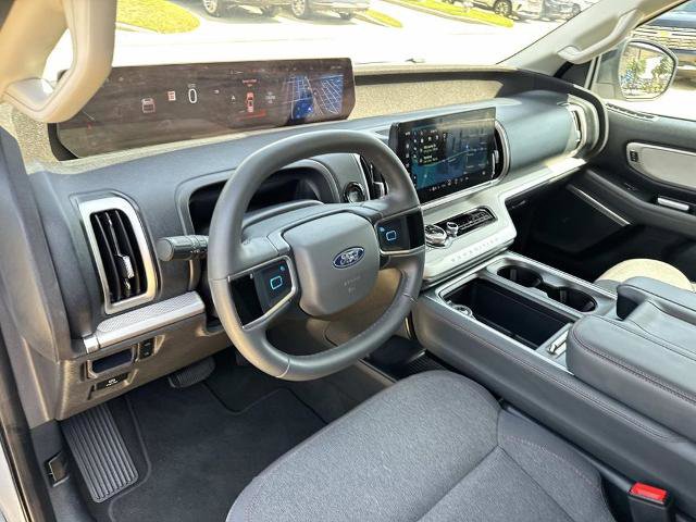 Certified 2025 Ford Expedition Active image 21