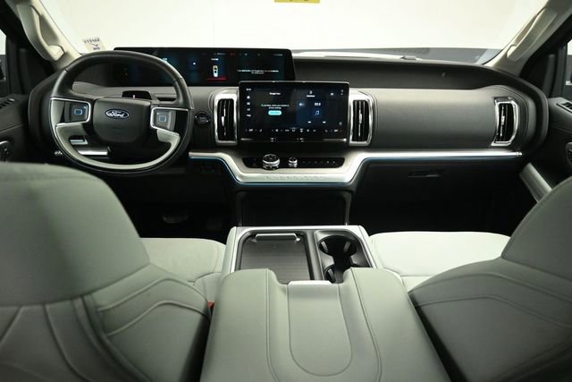 Certified 2025 Ford Expedition Platinum w/ Driver's Package AWD/4WD image 23