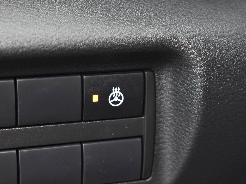 Used 2022 Nissan Kicks SR w/ Premium Package image 16