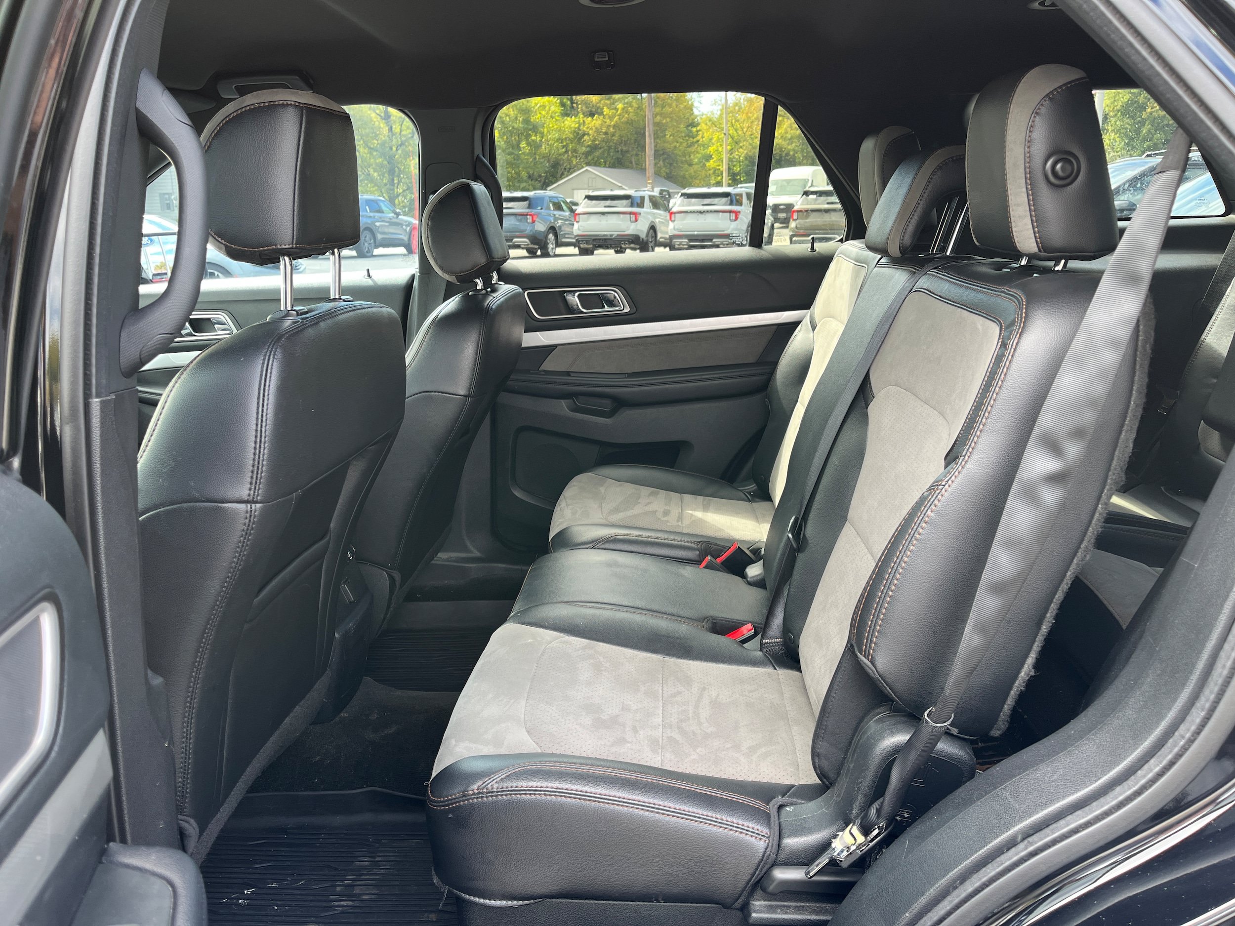 Certified 2017 Ford Explorer XLT w/ XLT Technology Feature Bundle AWD/4WD image 12