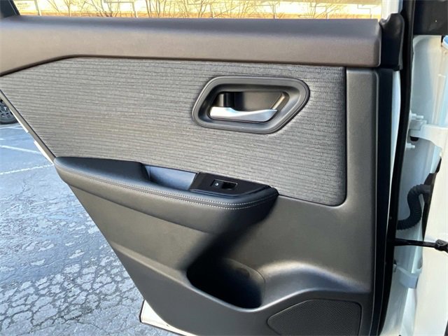 Used 2022 Nissan Rogue SV image 18