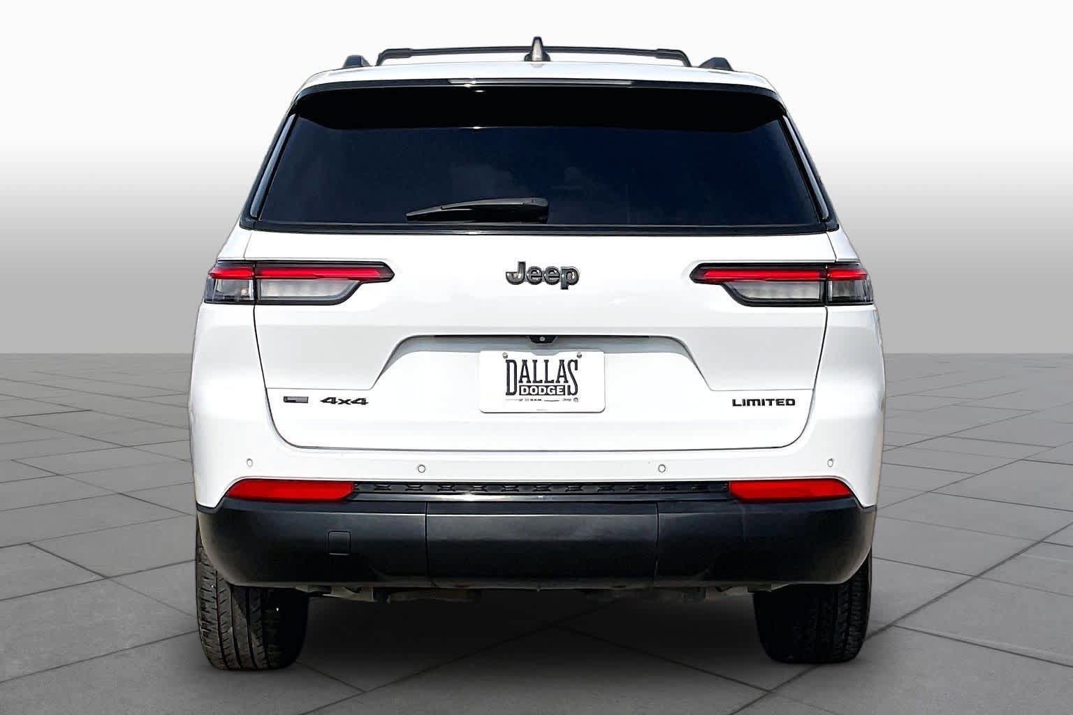 Used 2022 Jeep Grand Cherokee L Limited w/ Black Appearance Package AWD/4WD image 5
