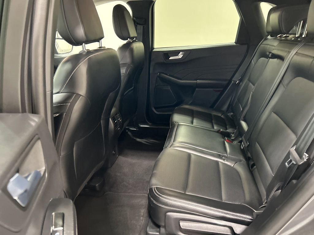 Certified 2025 Ford Escape Platinum image 30