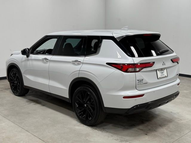 Used 2023 Mitsubishi Outlander SE Black Edition image 7