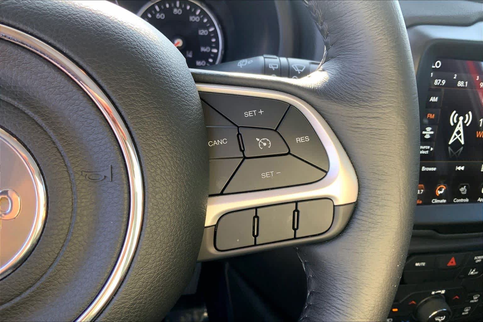 Used 2023 Jeep Renegade Latitude w/ Sun/Sound Group AWD/4WD image 24
