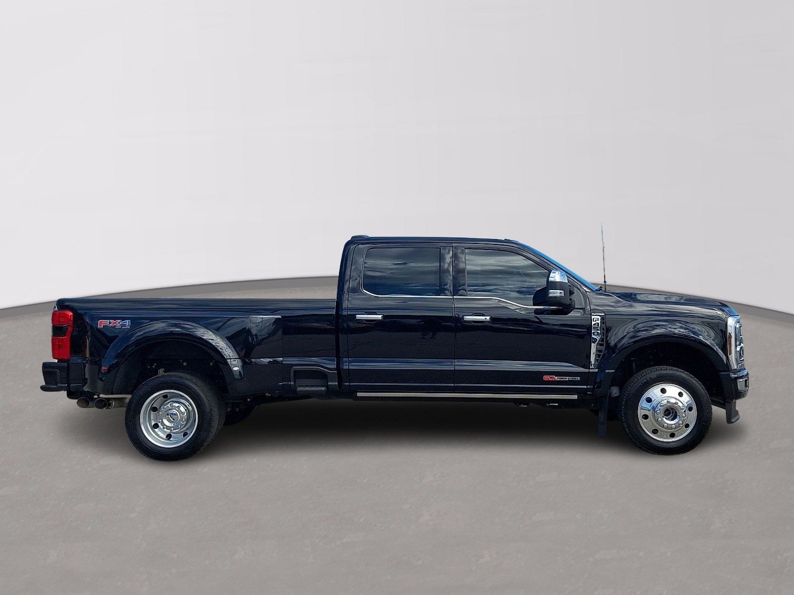 Certified 2025 Ford F450 Platinum w/ Platinum Plus Package AWD/4WD image 7