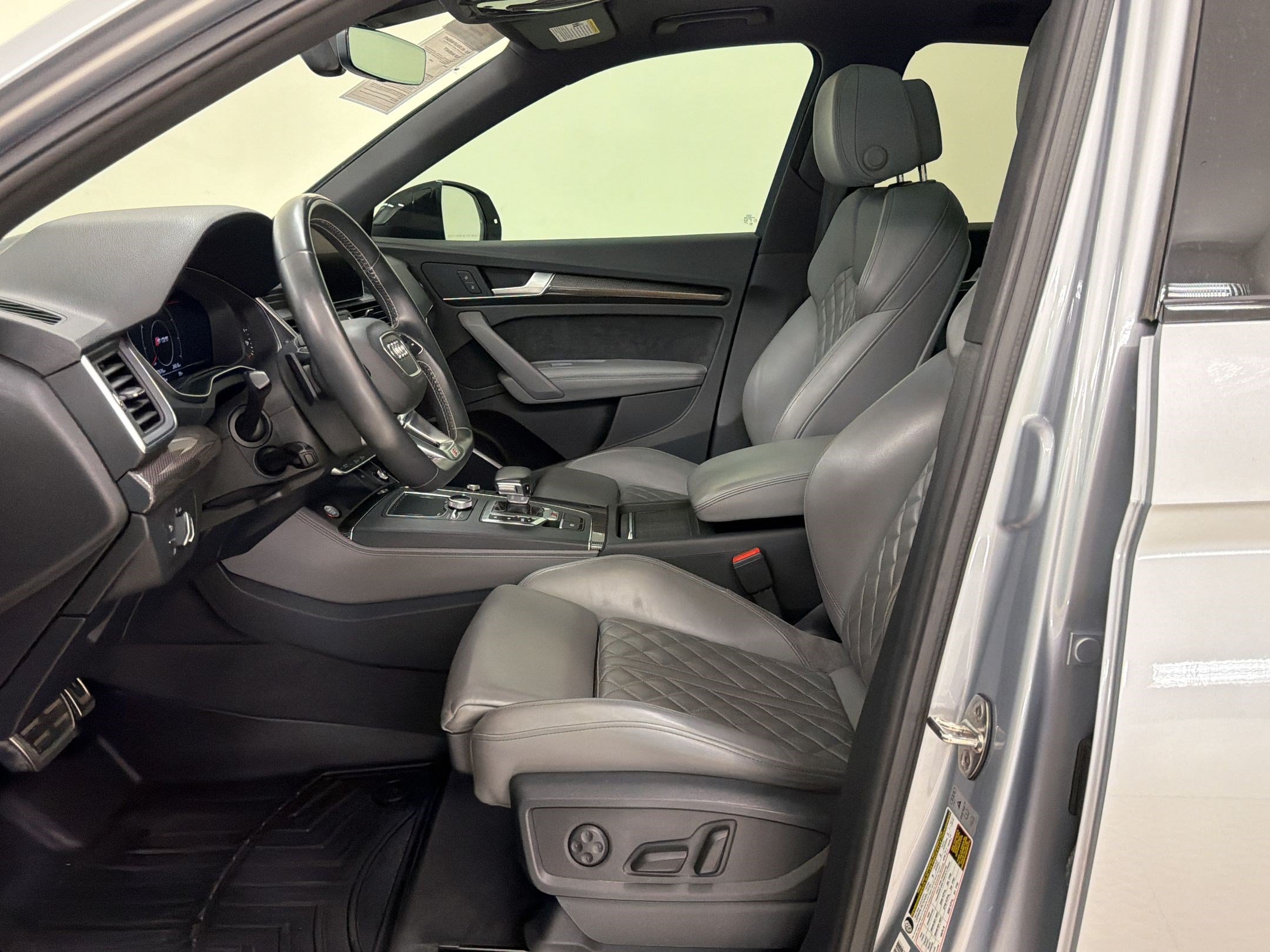 Used 2020 Audi SQ5 Premium Plus w/ Premium Plus Package AWD/4WD image 5
