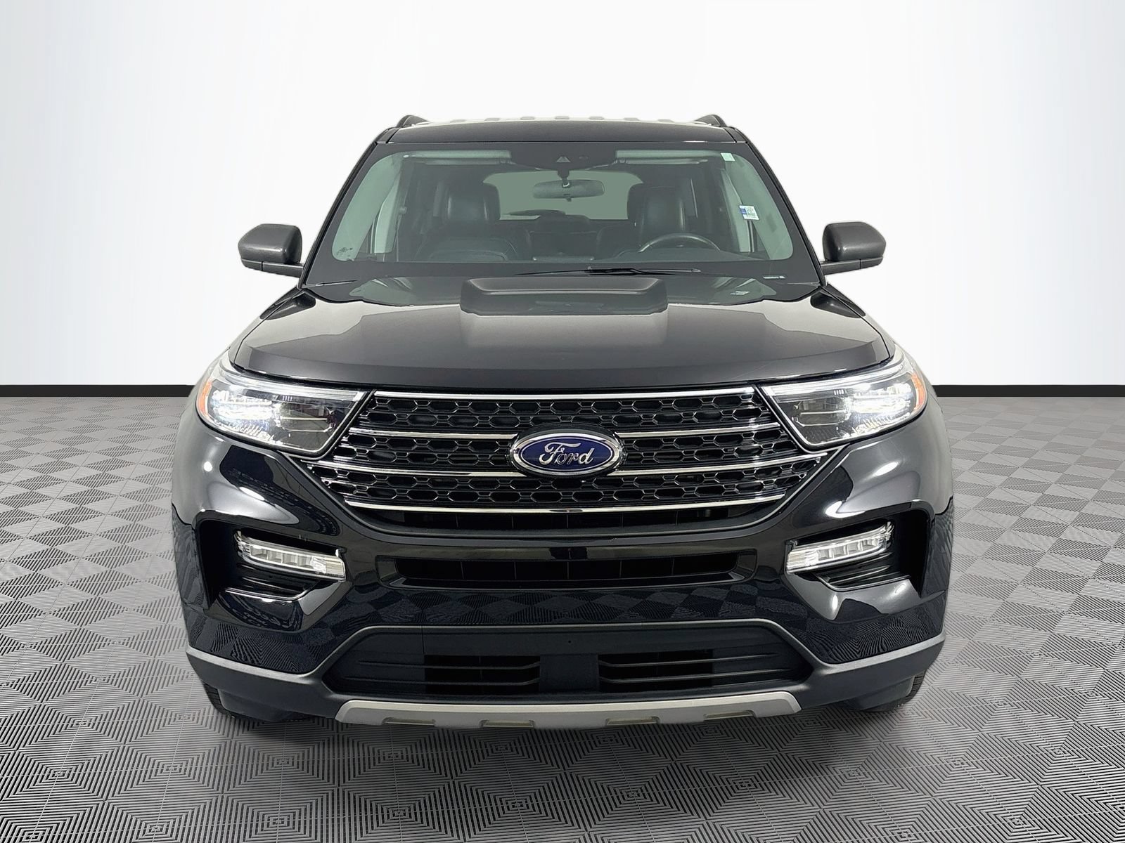 Certified 2023 Ford Explorer XLT w/ Equipment Group 202A AWD/4WD image 2