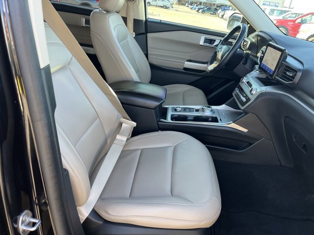 Certified 2021 Ford Explorer XLT w/ Equipment Group 202A image 17