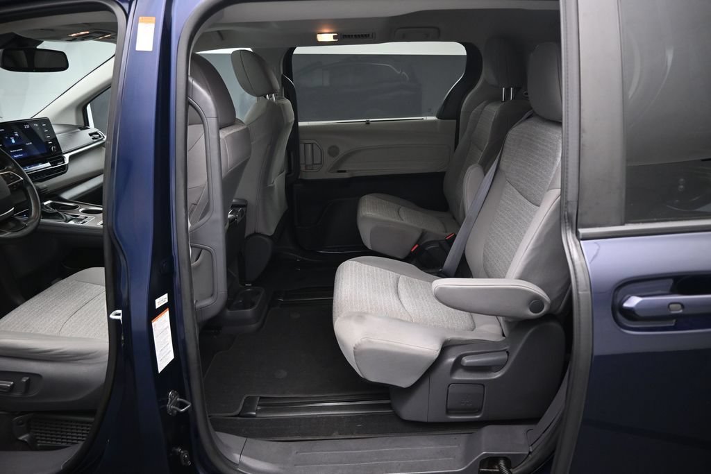 Used 2021 Toyota Sienna LE w/ LE Plus Package FWD image 19