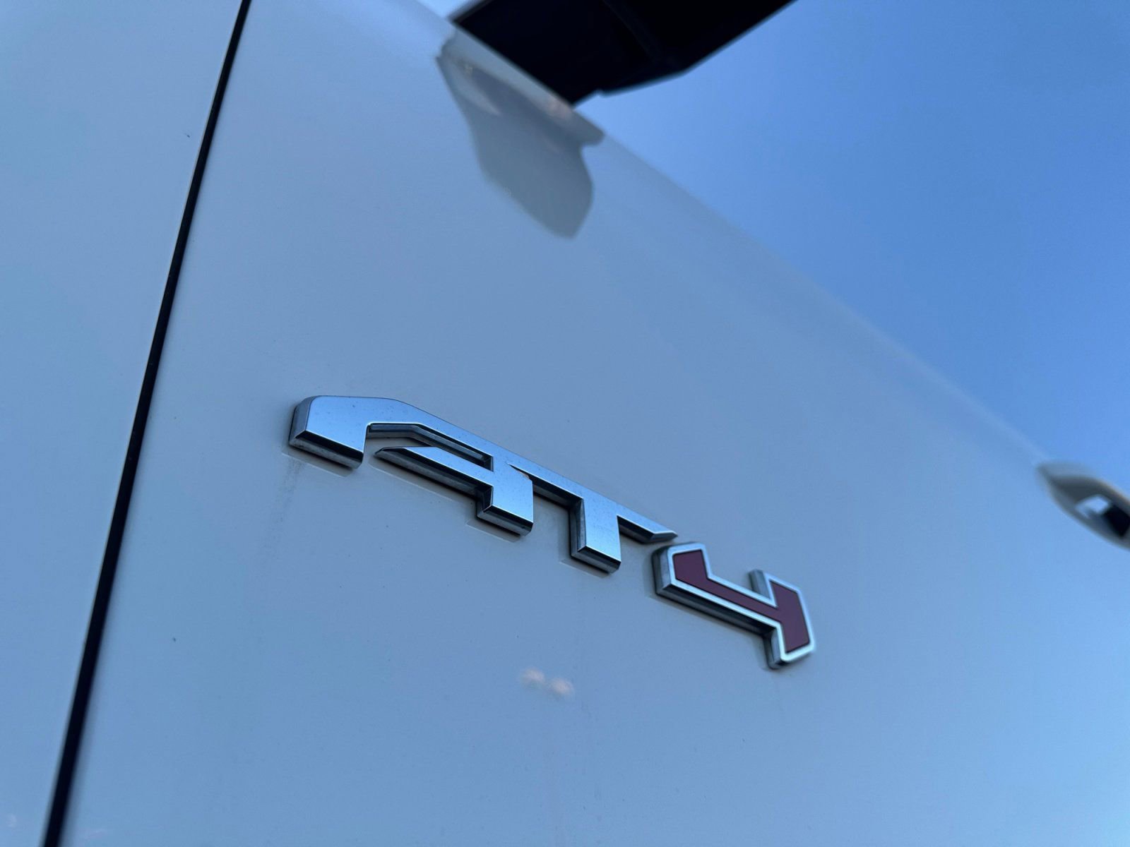 Used 2022 GMC Yukon XL AT4 image 37