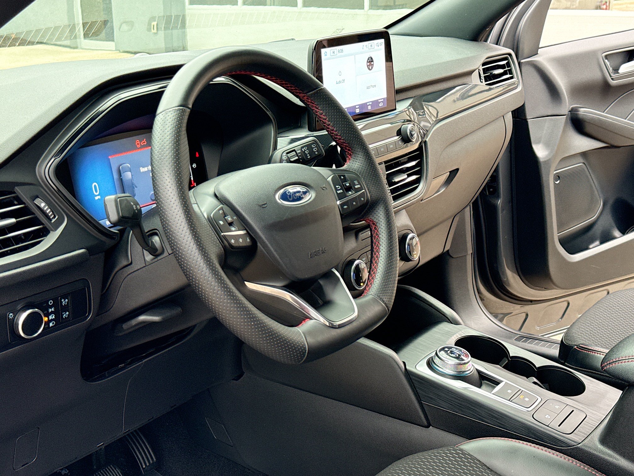 Certified 2025 Ford Escape ST-Line AWD/4WD image 4