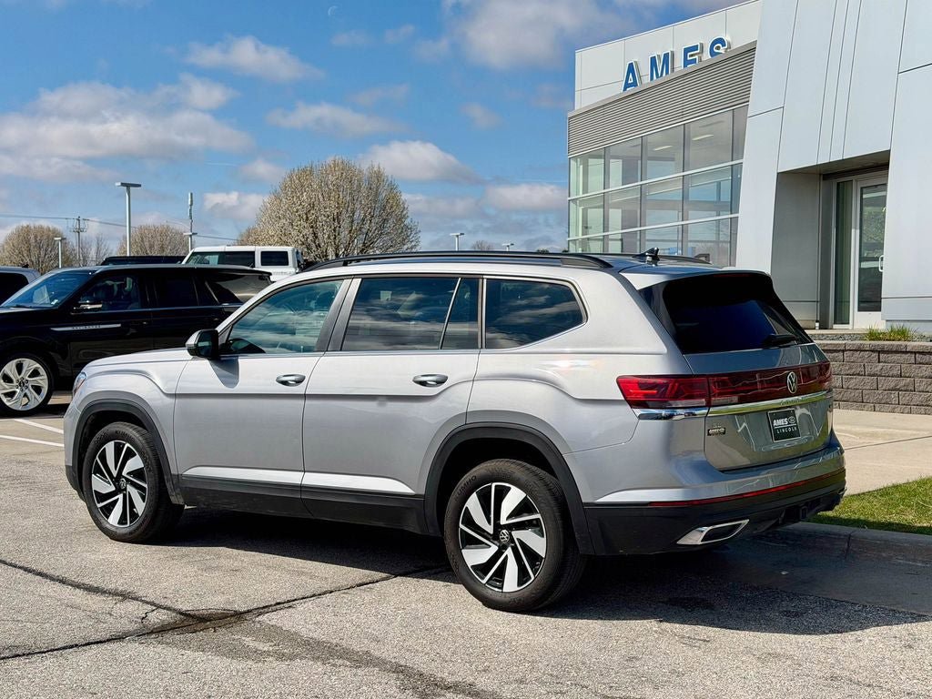 Used 2025 Volkswagen Atlas SE AWD/4WD image 4