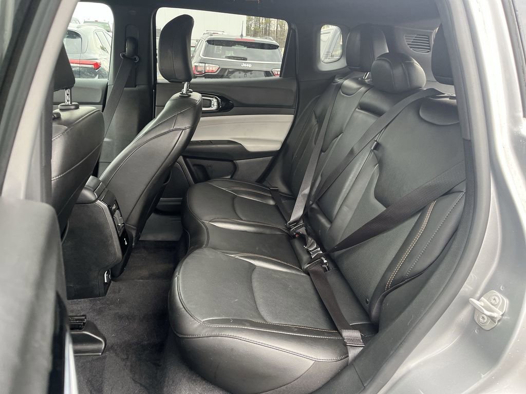 Used 2023 Jeep Compass Limited w/ Elite Group AWD/4WD image 4
