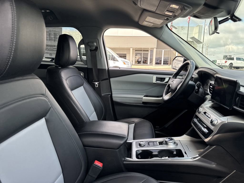 Certified 2022 Ford Explorer XLT w/ Equipment Group 202A image 22