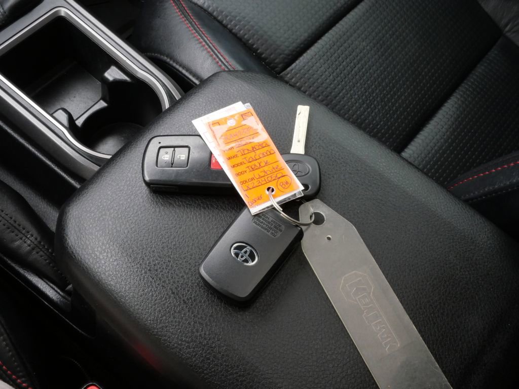 Used 2020 Toyota Tacoma TRD Pro AWD/4WD image 29