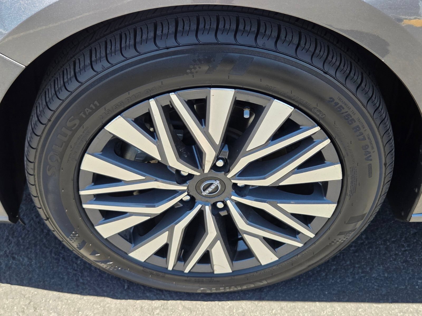 Used 2024 Nissan Altima 2.5 SV FWD image 9