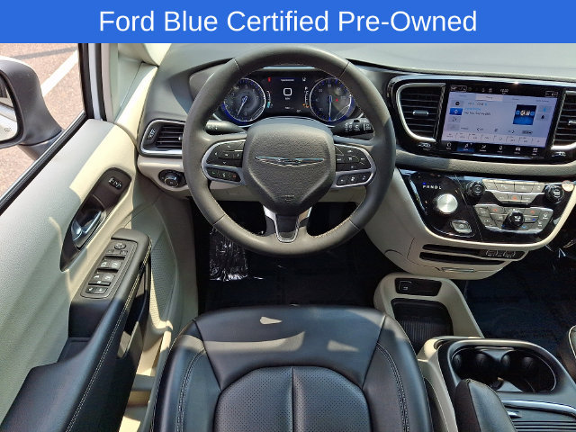 Used 2023 Chrysler Pacifica Touring-L FWD image 12