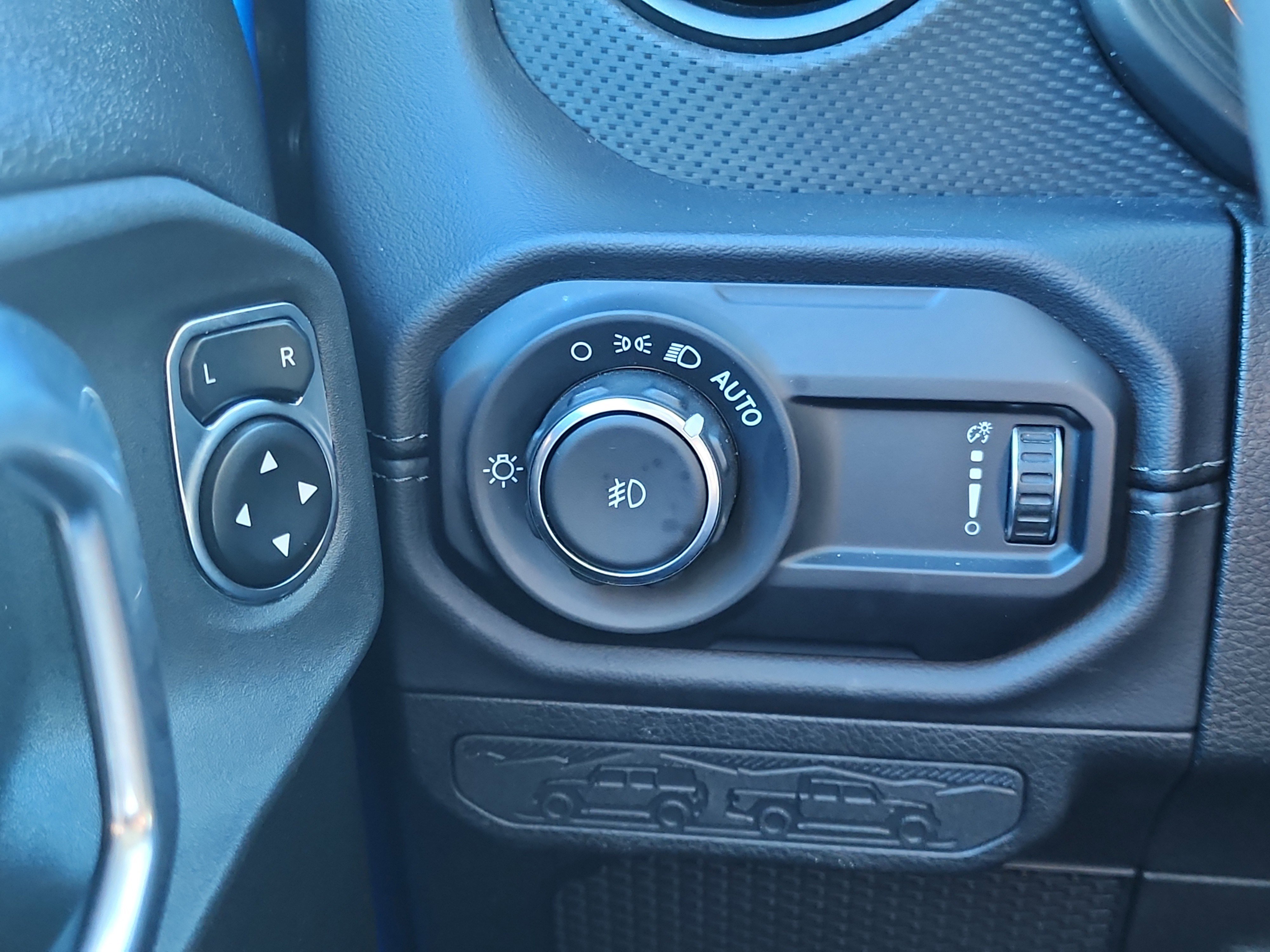 Used 2024 Jeep Wrangler Rubicon image 25