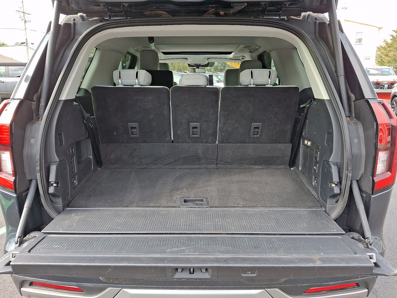 Certified 2025 Ford Expedition Platinum w/ Driver's Package AWD/4WD image 30