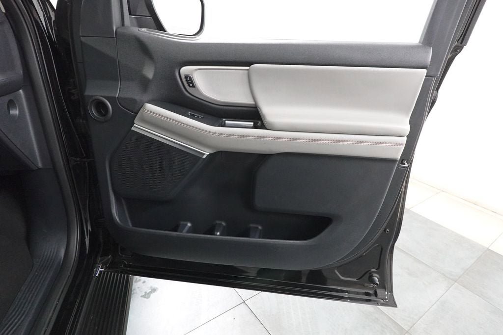 Certified 2025 Ford Expedition Active AWD/4WD image 34