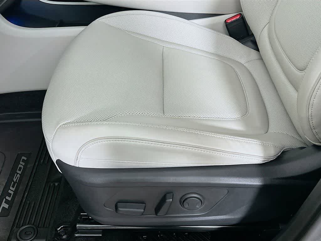 Used 2026 Hyundai Tucson Limited AWD/4WD image 32