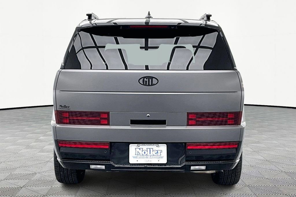 Used 2025 Hyundai Santa Fe Calligraphy AWD/4WD image 3