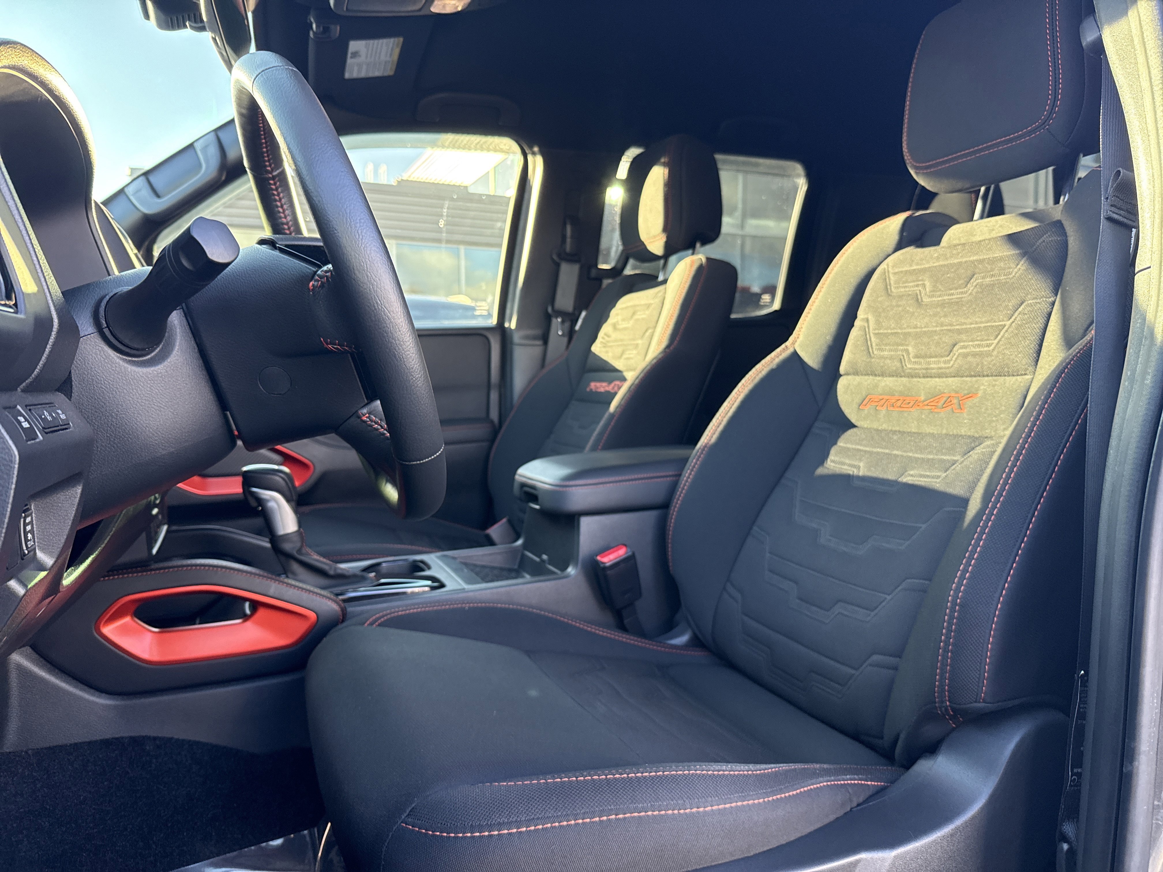 Used 2024 Nissan Frontier PRO-4X w/ Pro Convenience Package image 10