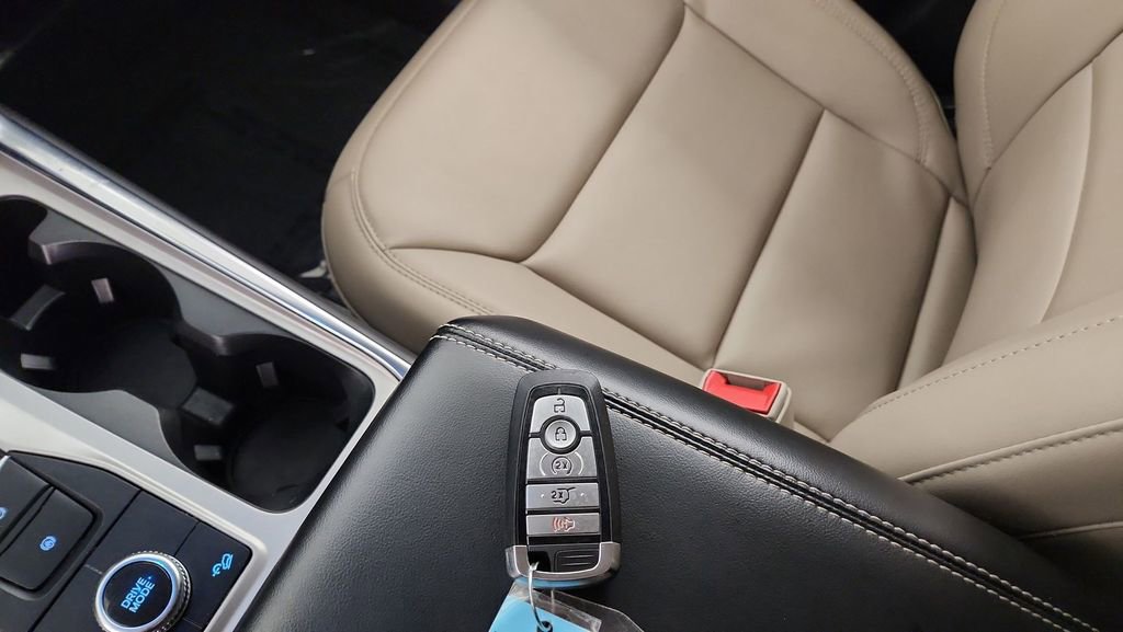 Certified 2022 Ford Explorer XLT w/ Equipment Group 202A image 20