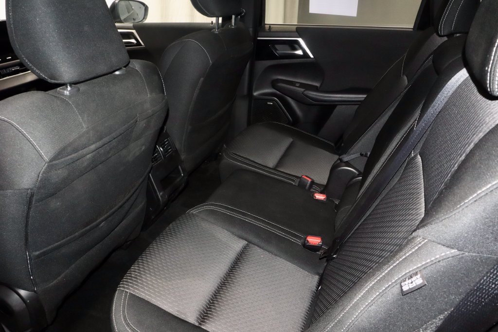 Used 2025 Mitsubishi Outlander ES AWD/4WD image 19