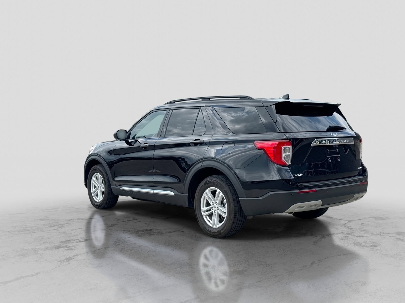Certified 2023 Ford Explorer XLT w/ Equipment Group 202A AWD/4WD image 5