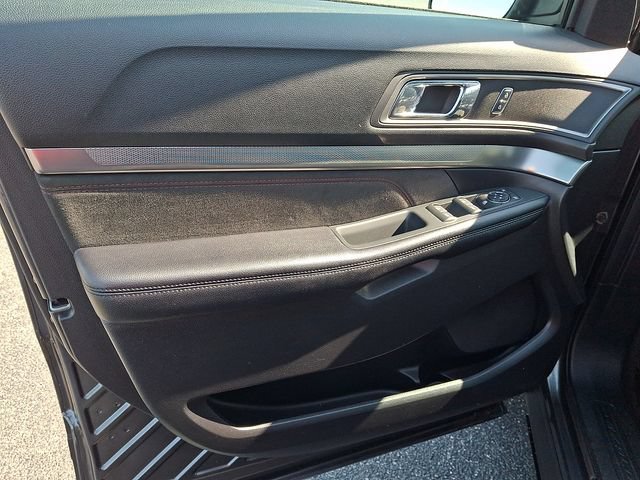 Certified 2018 Ford Explorer XLT w/ Equipment Group 202A AWD/4WD image 18