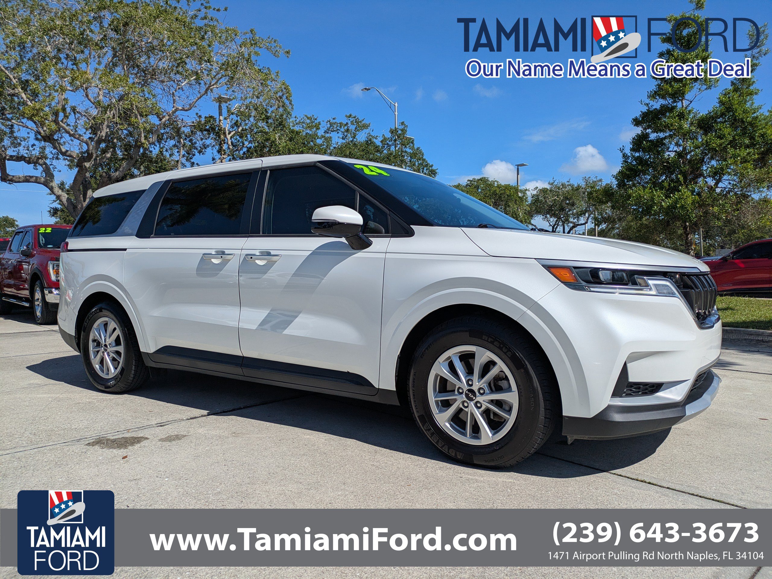 Used 2024 Kia Carnival LX FWD image 1