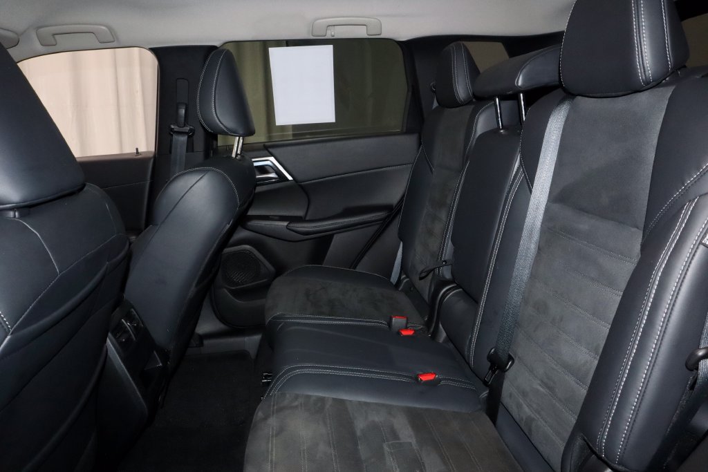 Used 2022 Mitsubishi Outlander SE AWD/4WD image 23