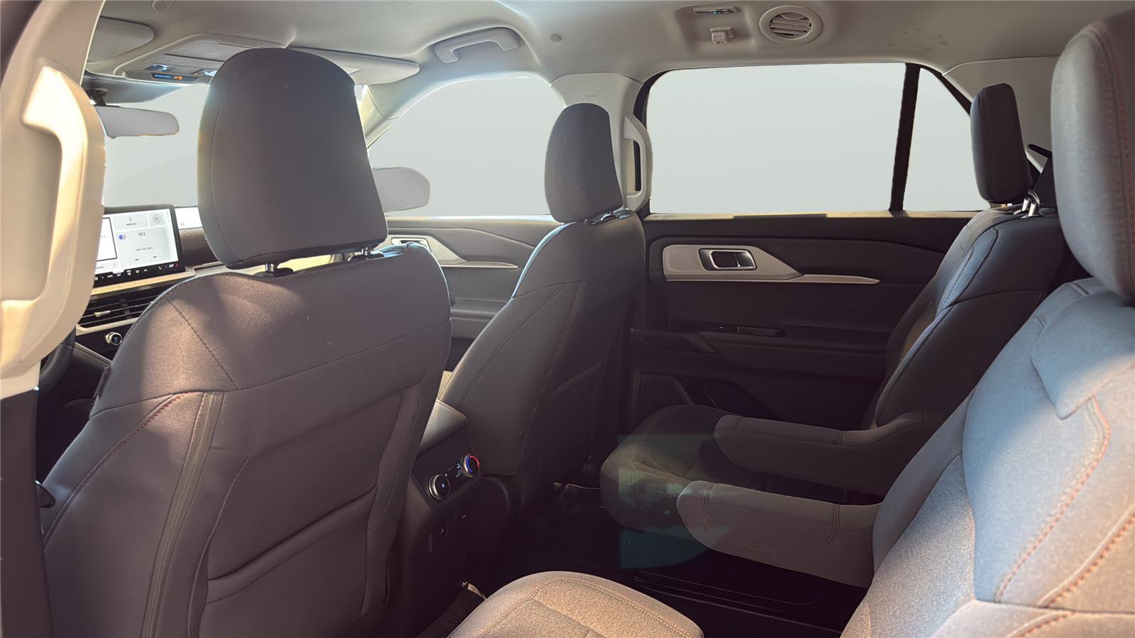 Certified 2025 Ford Explorer Active AWD/4WD image 17